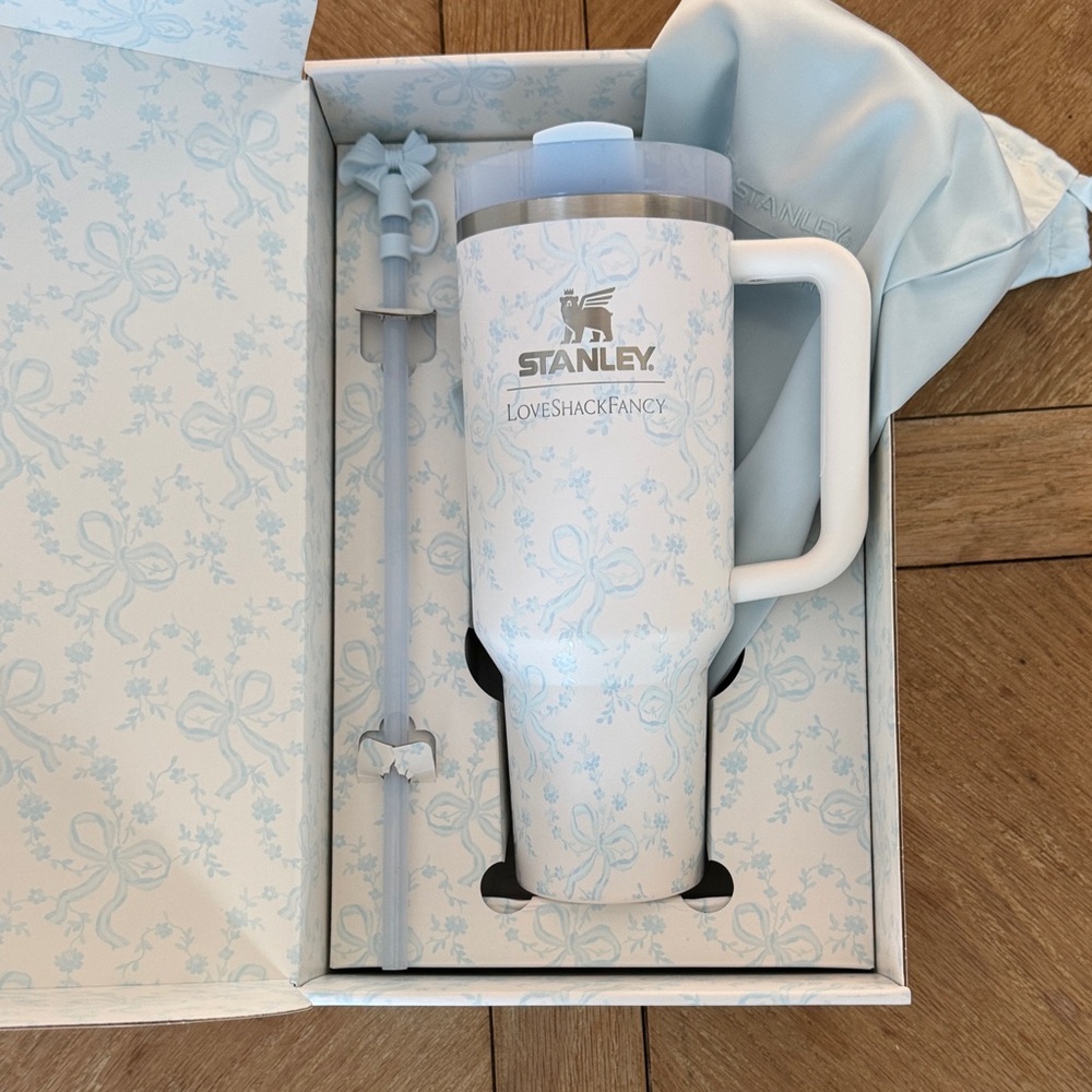LoveShackFancy x Stanley 40 OZ in Winter Ice